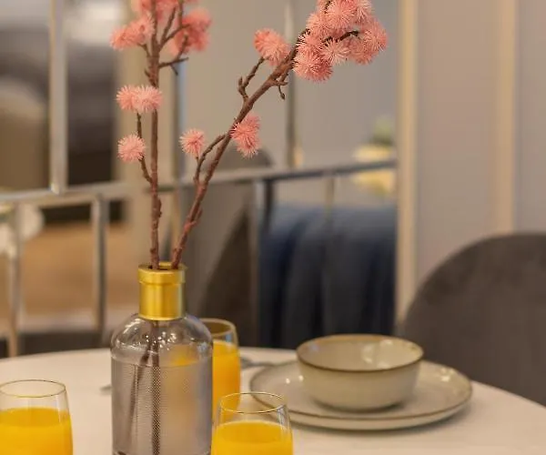 Mennica By Renters Prestige Apartman Varsó