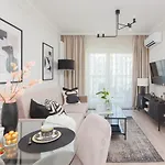 Mennica By Renters Prestige Διαμέρισμα *